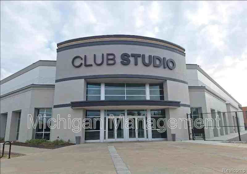 2721 E Maple Rd - Photo 3 of 29