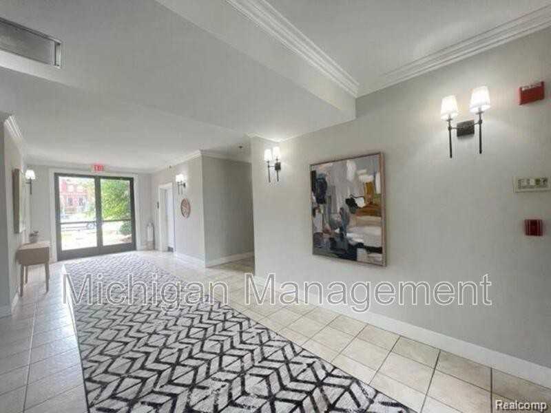 2721 E Maple Rd - Photo 6 of 29