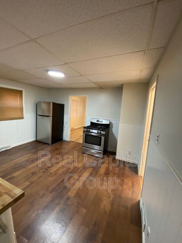 305 Cable St #1LOWER - Photo 3 of 14