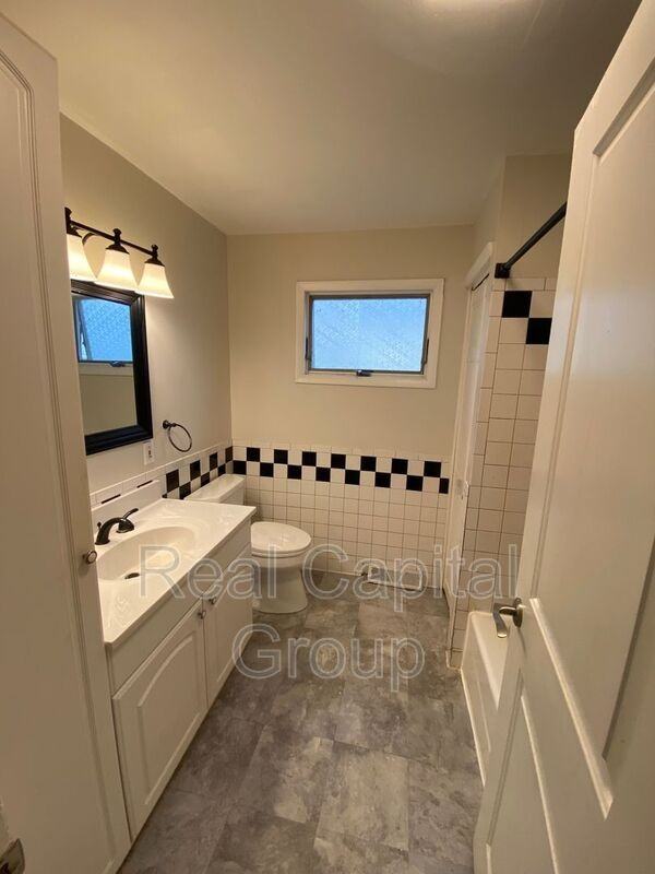 305 Cable St #1LOWER - Photo 4 of 14