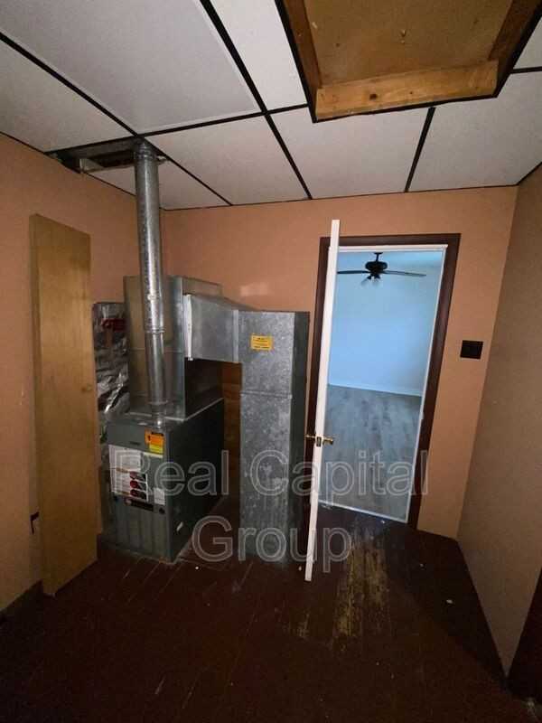 305 Cable St #1LOWER - Photo 7 of 14