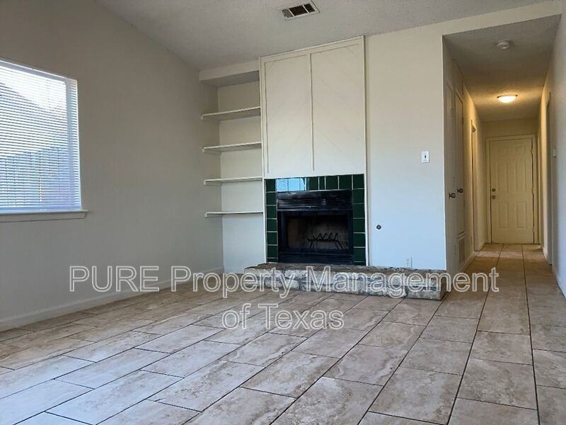 801 Country Aire Dr - Photo 2 of 11