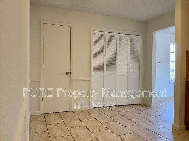 801 Country Aire Dr - Photo 3 of 11