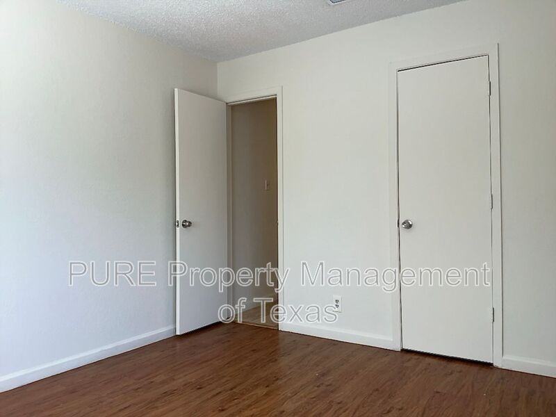 801 Country Aire Dr - Photo 5 of 11