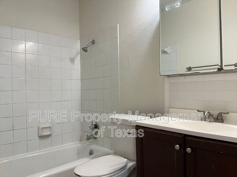 801 Country Aire Dr - Photo 6 of 11