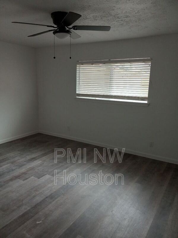 2681 Gessner Rd #402 - Photo 2 of 11