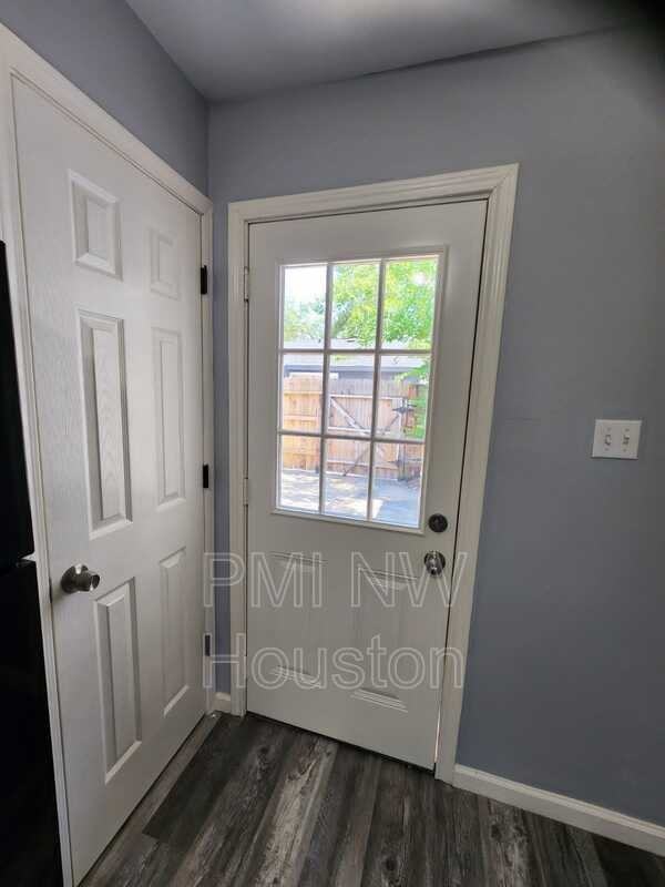 2677 Gessner Rd #202 - Photo 2 of 7