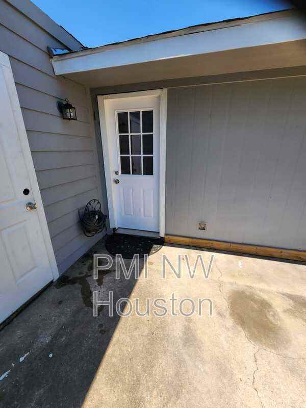 2677 Gessner Rd #202 - Photo 6 of 7