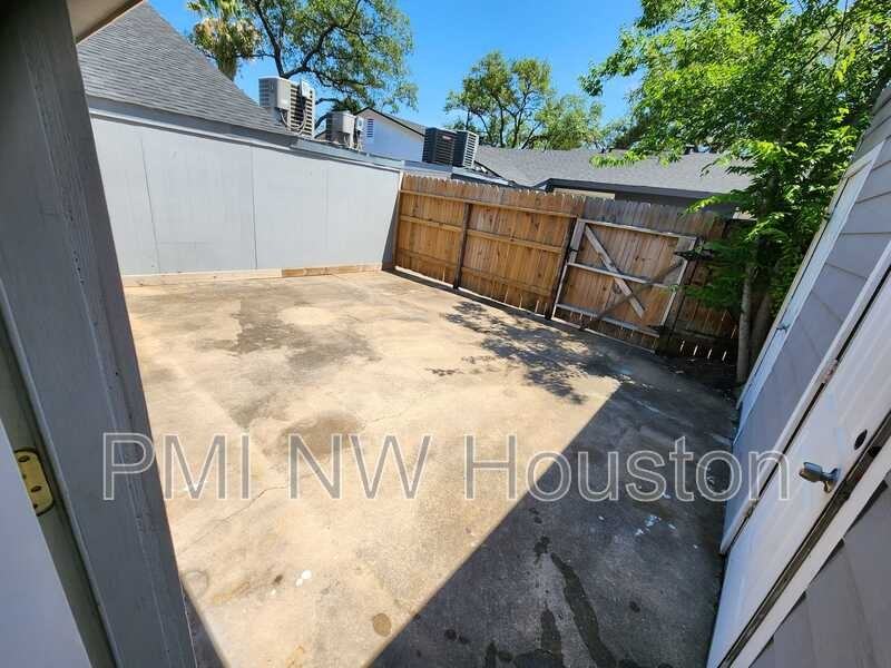 2677 Gessner Rd #202 - Photo 7 of 7