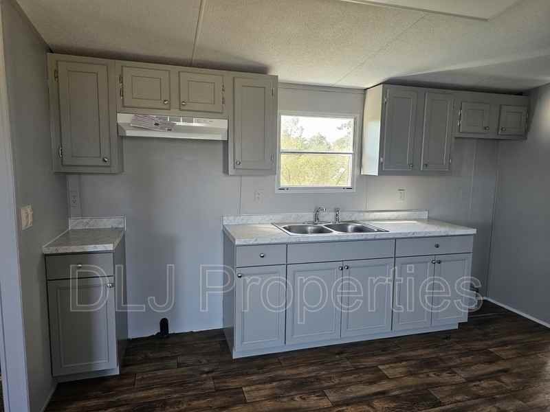 924 Eslinger Ct - Photo 3 of 10