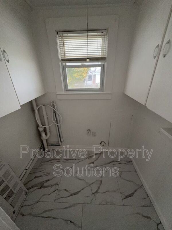 718 Archbald St #720 - Photo 4 of 21