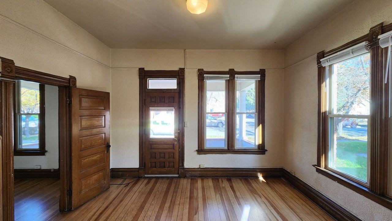 219 N 2nd St W - Photo 3 of 29