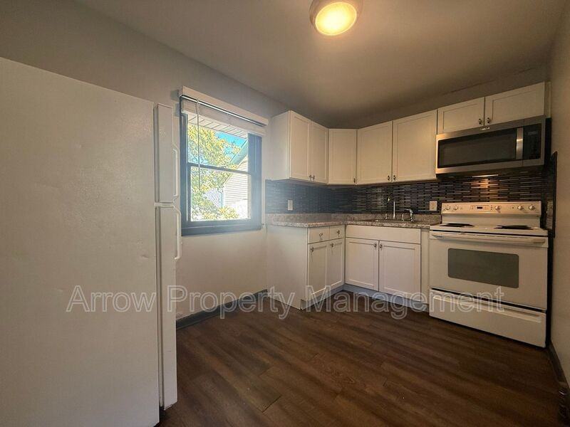 845 S 29th St #3 - Photo 3 of 10