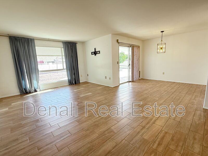 10223 W Andover Ave - Photo 2 of 21