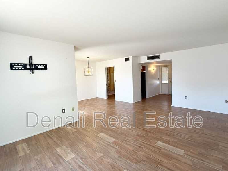 10223 W Andover Ave - Photo 3 of 21