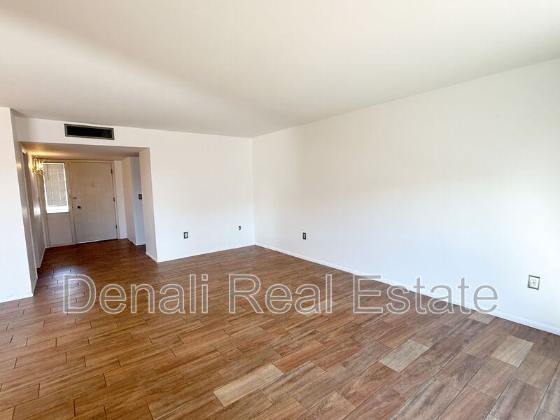 10223 W Andover Ave - Photo 4 of 21