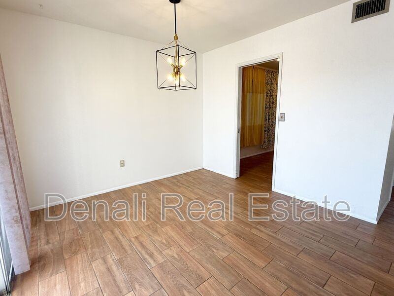 10223 W Andover Ave - Photo 5 of 21