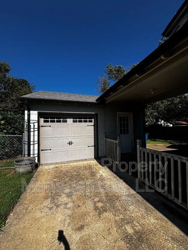 3507 E 15th St - Photo 3 of 24