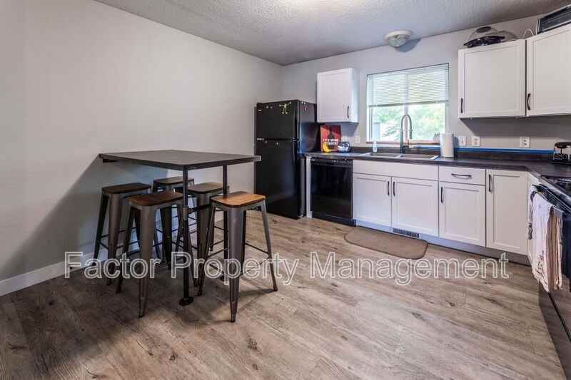 1316 Warren St #1 - Photo 4 of 16