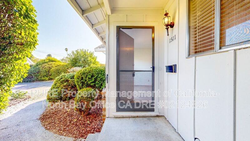 1511 Lynn Court - Photo 3 of 33