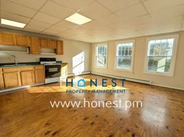 featured image of 17 Mechanic St #6