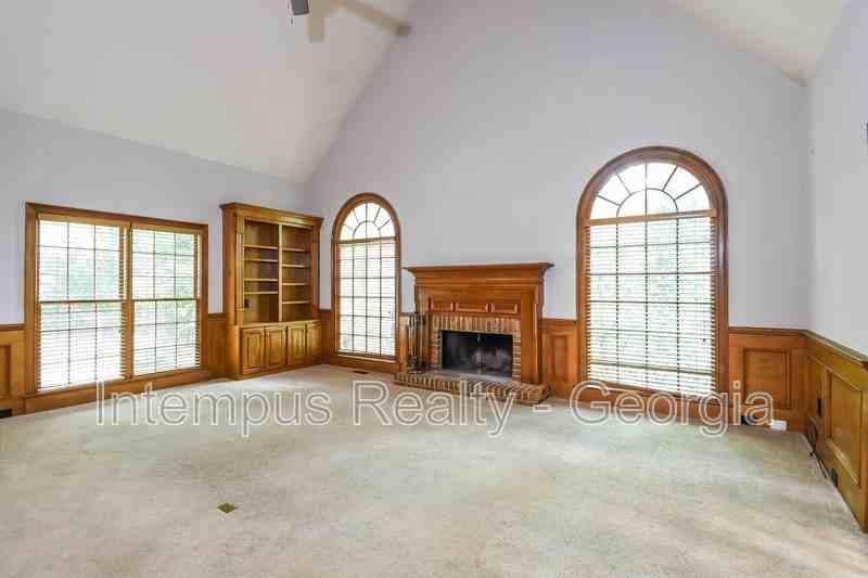 330 Banyon Brook Pt - Photo 2 of 20