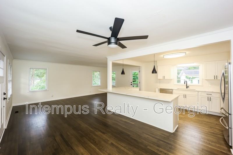 3543 Bouldercrest Rd - Photo 3 of 16