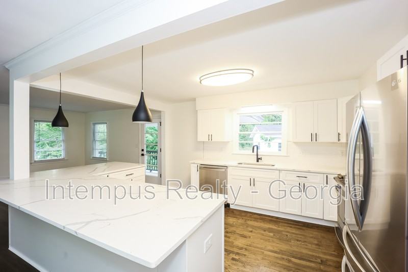 3543 Bouldercrest Rd - Photo 7 of 16