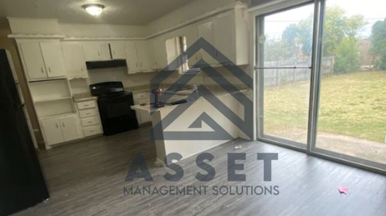 2201 Sw 76th St - Photo 2 of 11