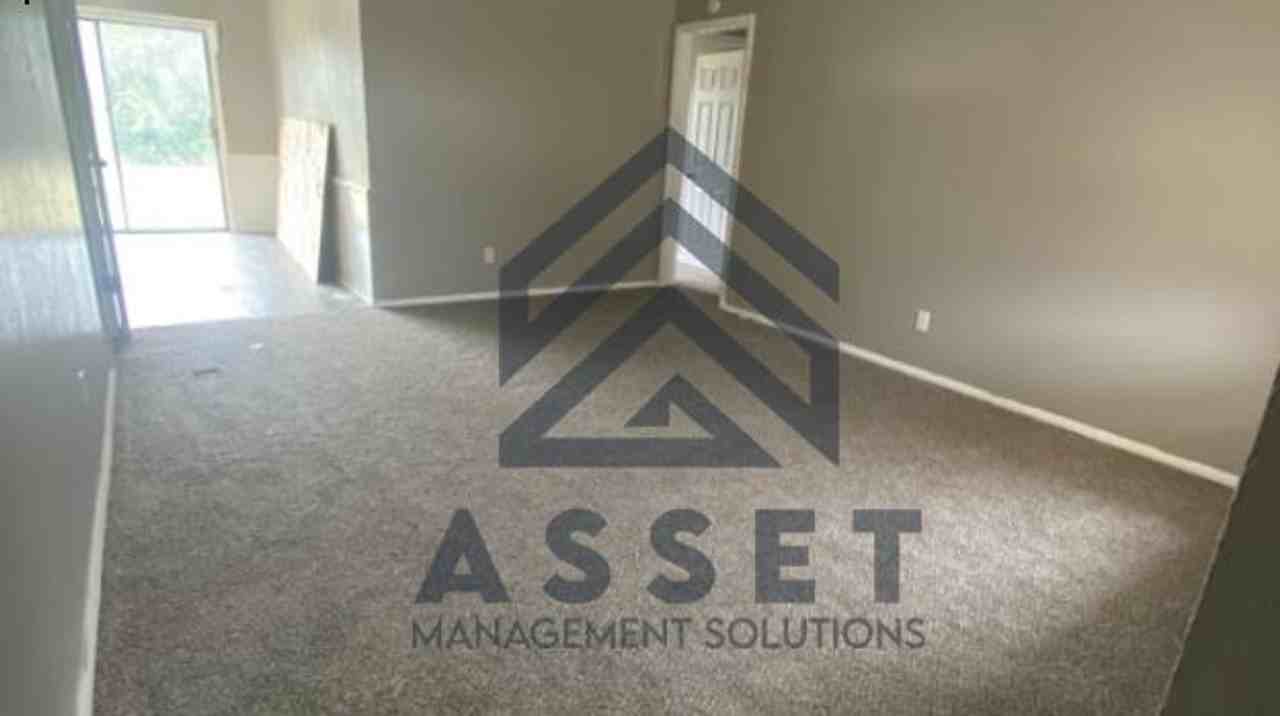 2201 Sw 76th St - Photo 3 of 11