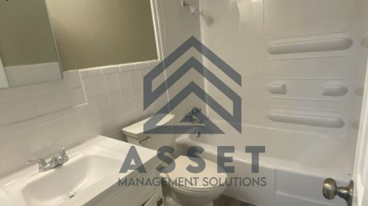 2201 Sw 76th St - Photo 7 of 11