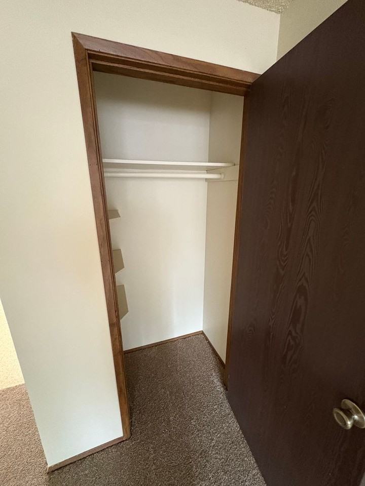 513 Se Centennial St - Photo 4 of 16