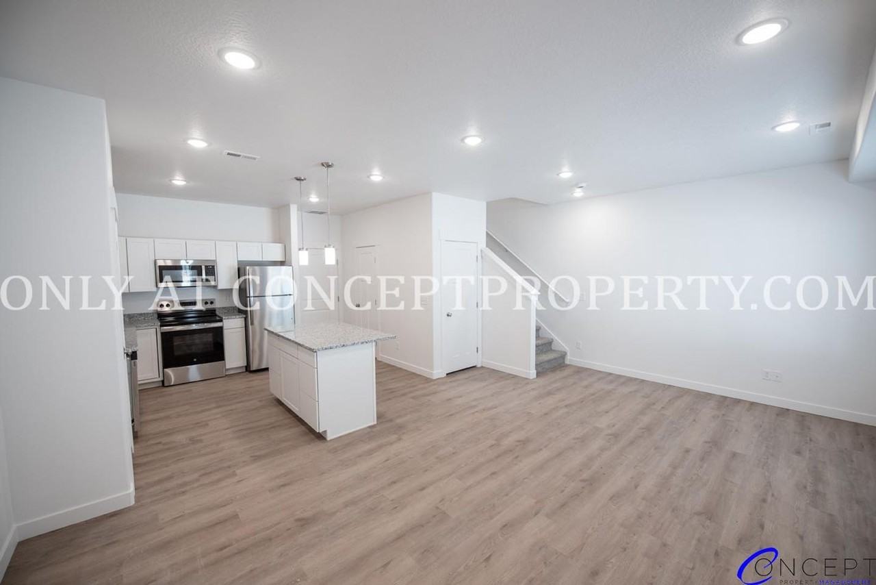 643 East 12th Street - Photo 7 of 50