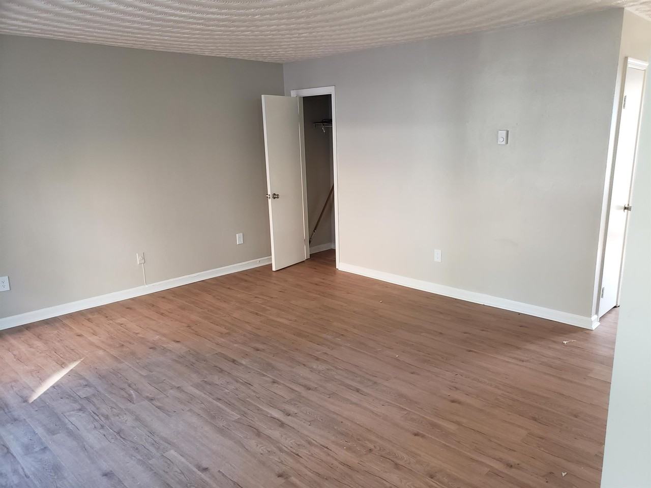 4th Bay - Photo 6 of 50