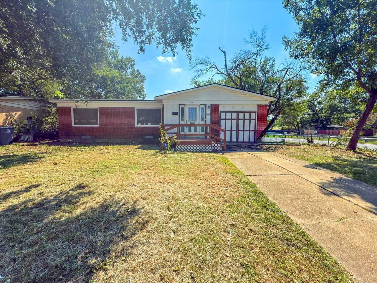 10804 Dunaway Dr - Photo 2 of 37