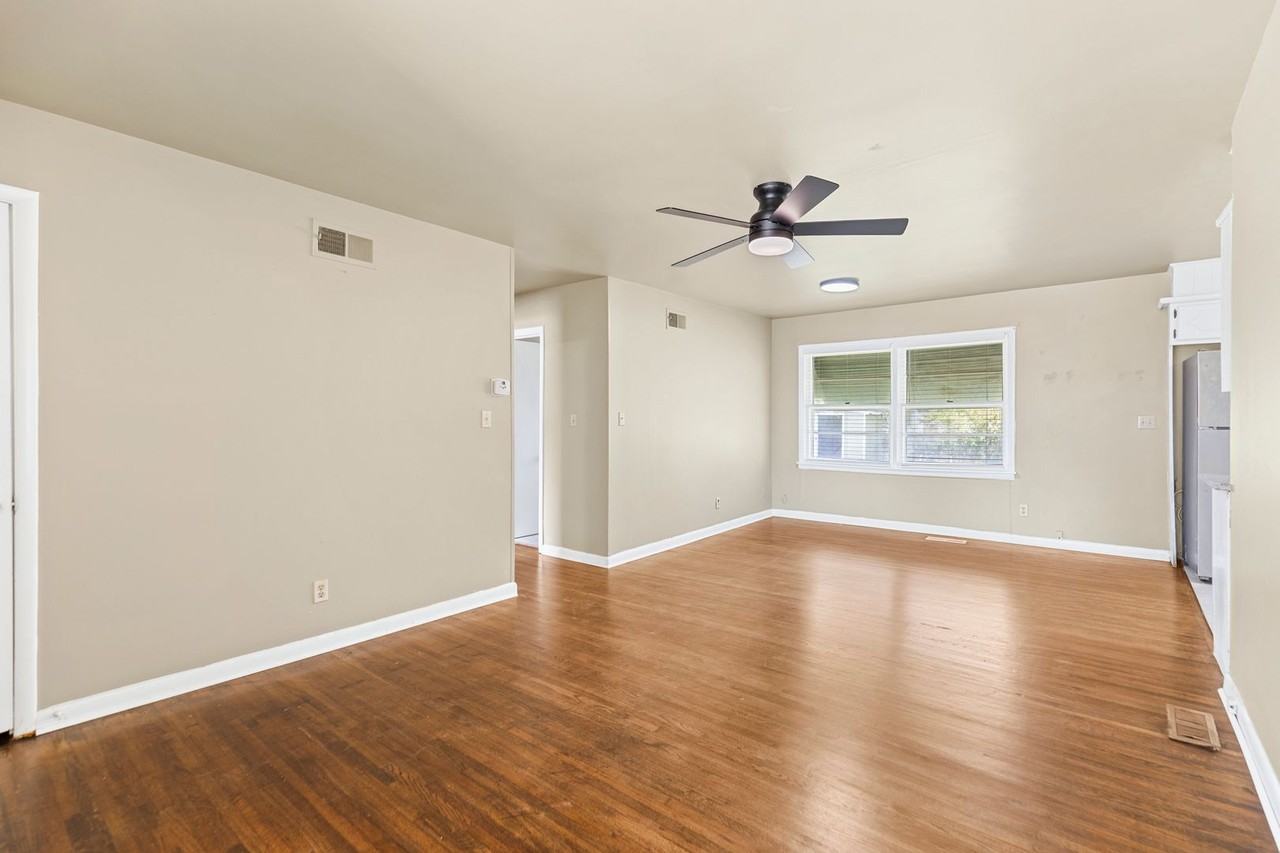 310 S 8th St - Photo 3 of 24
