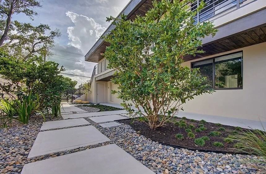 1273 NE 38th Street - Photo 7 of 11