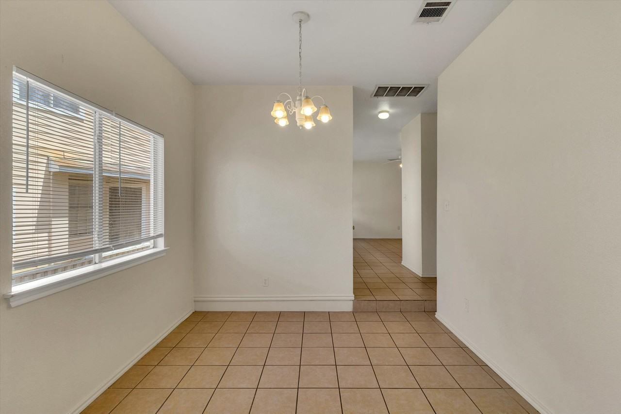 885 Sagewood Trail - Photo 3 of 27