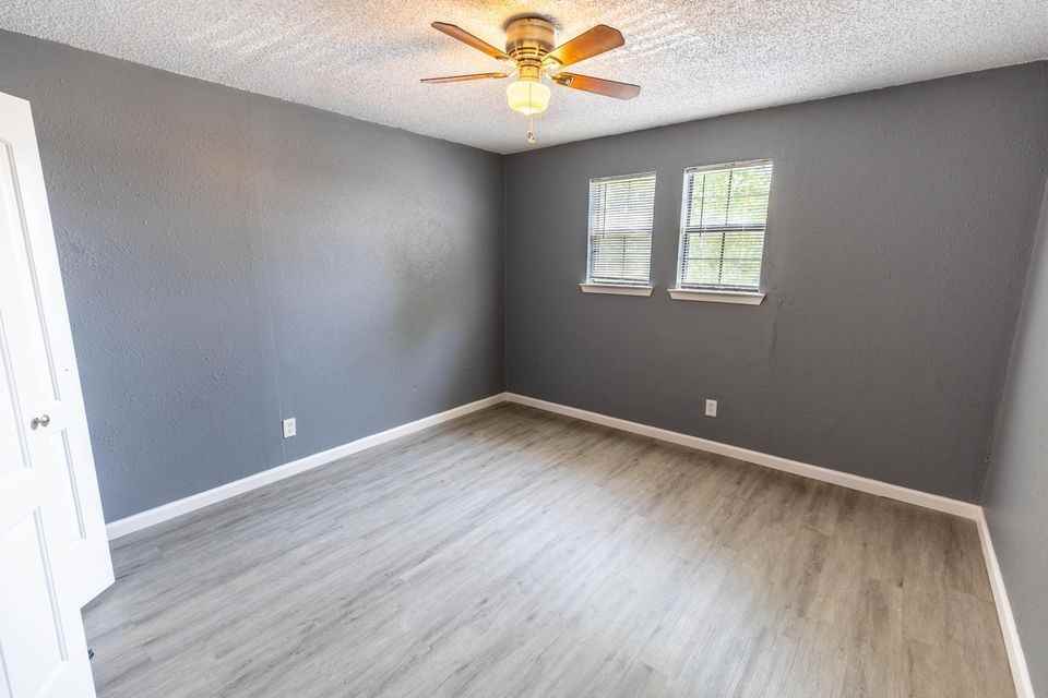 107 East Marrion Street - Photo 4 of 5