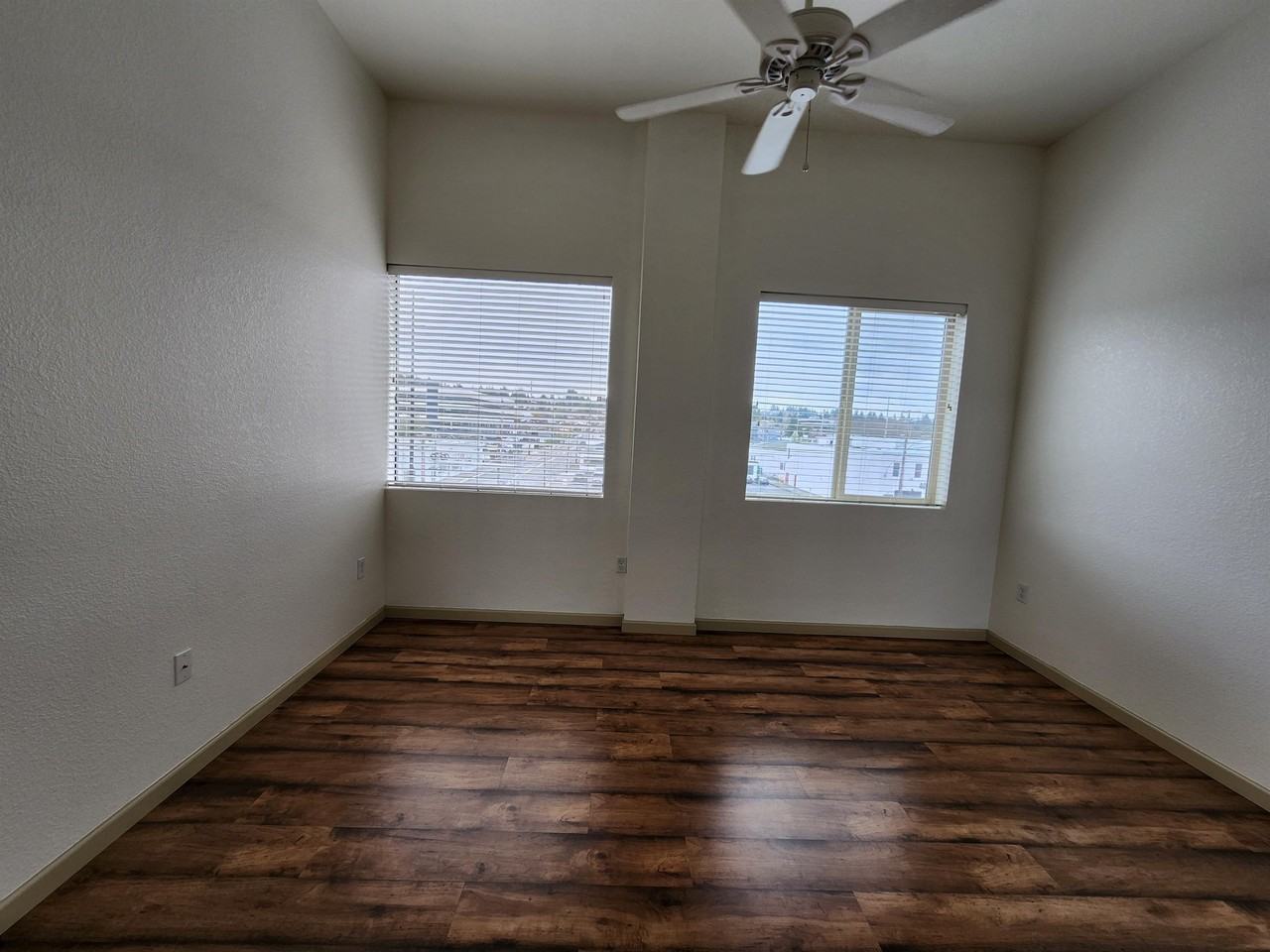 406 Legion Way Southeast - Photo 3 of 8