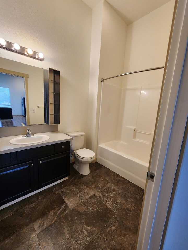 406 Legion Way Southeast - Photo 4 of 8