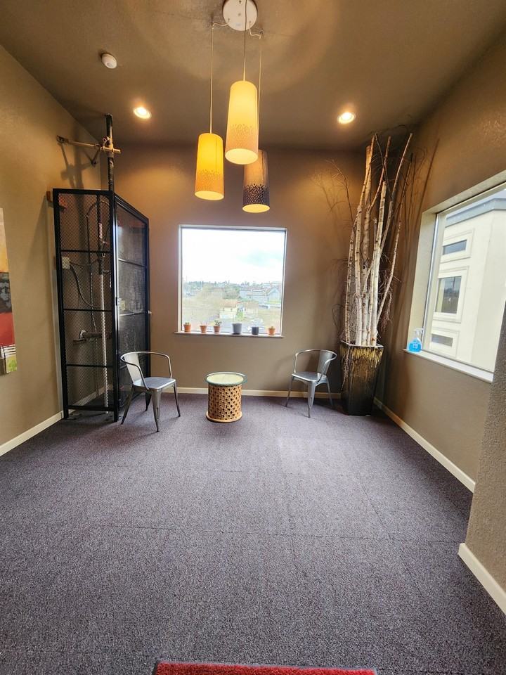 406 Legion Way Southeast - Photo 6 of 8