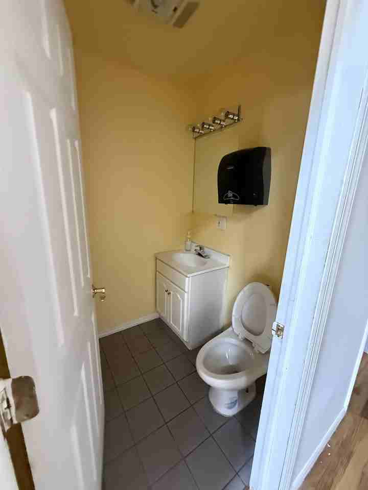 427-429MLK DR / Majed Rafeh - Photo 5 of 11