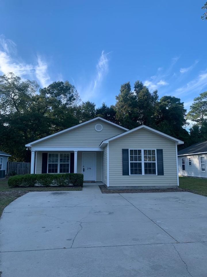 256 Victory Gardens Dr - Photo 2 of 34