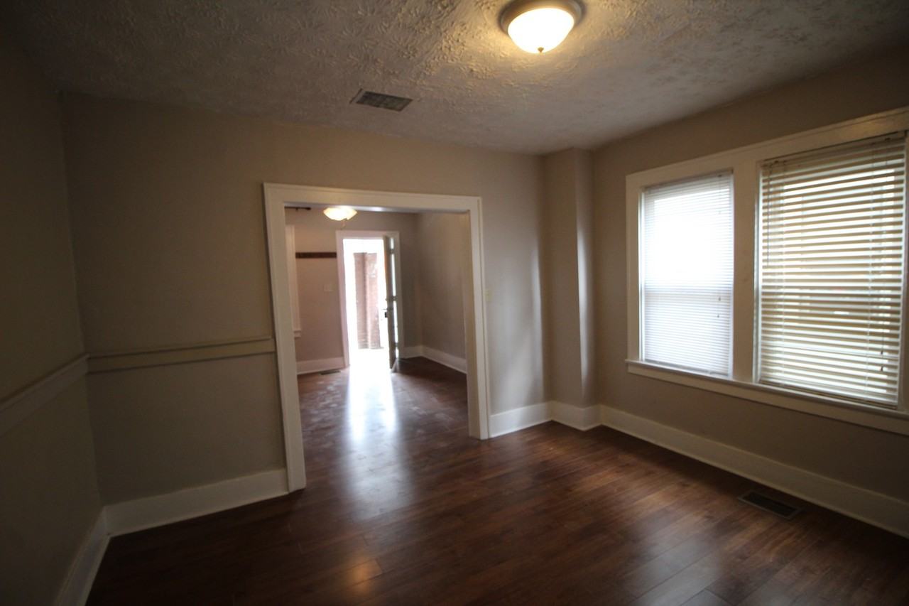 1467 N Grant Ave - Photo 2 of 4
