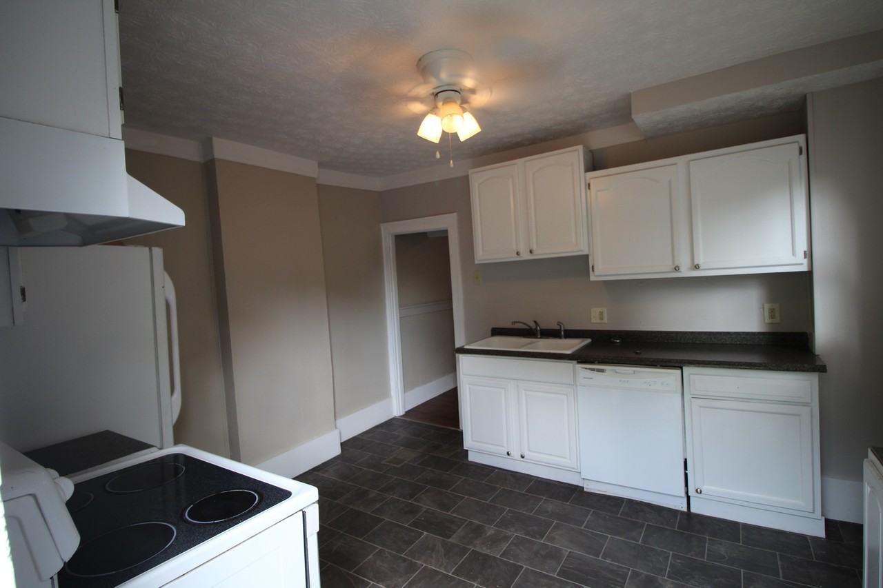 1467 N Grant Ave - Photo 4 of 4