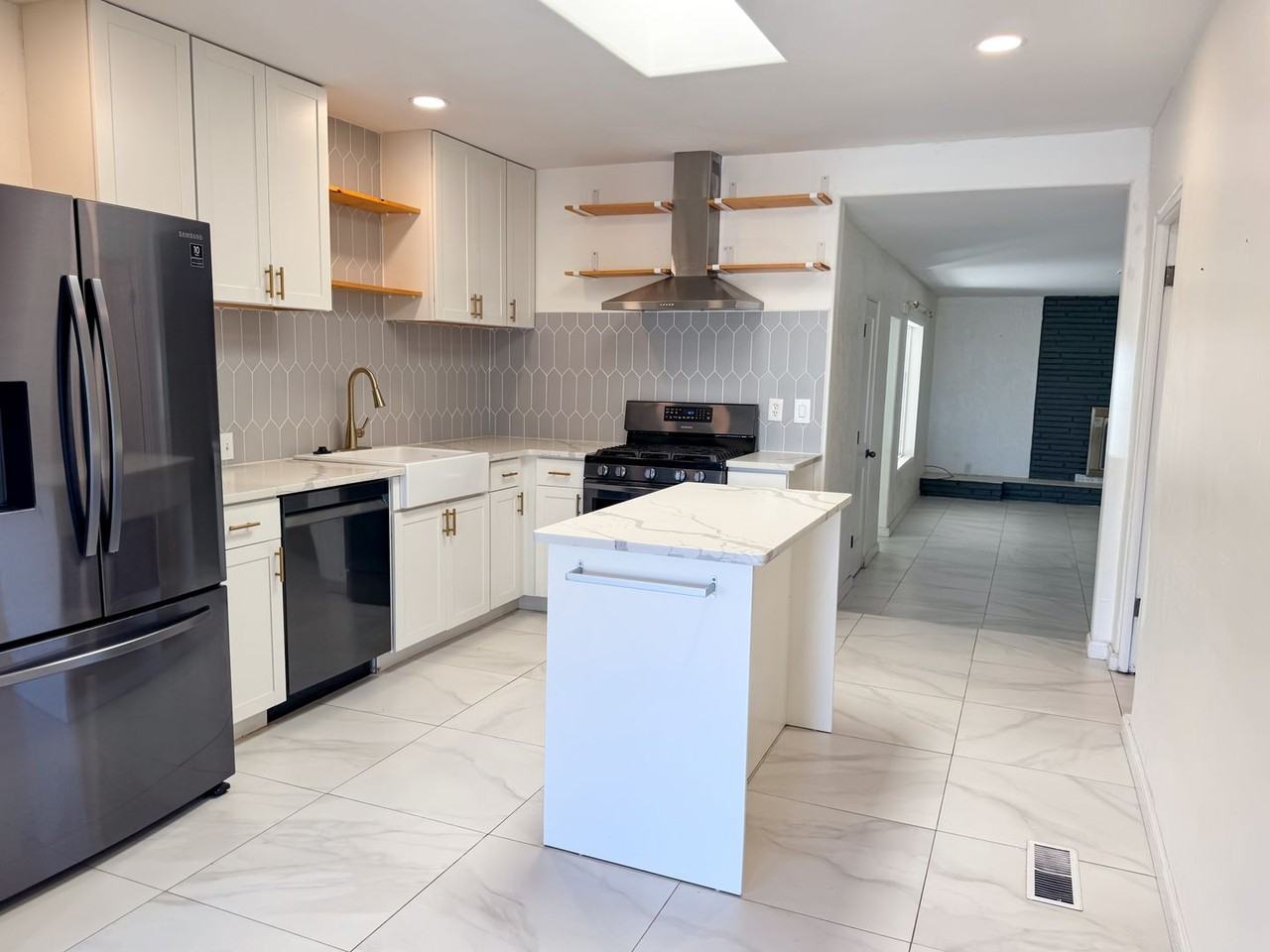 2620 Mcearl Ave Se - Photo 3 of 15