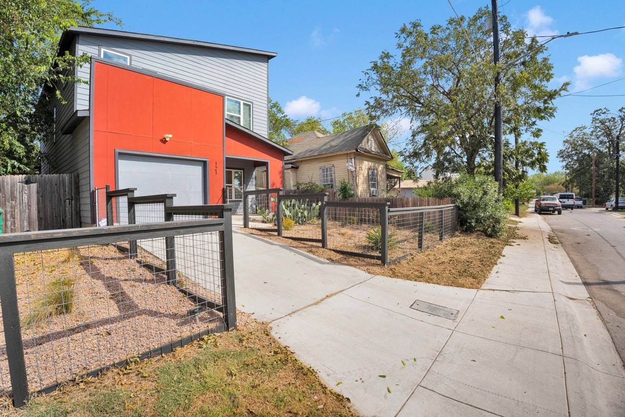 121 Alabama Street - Photo 3 of 24