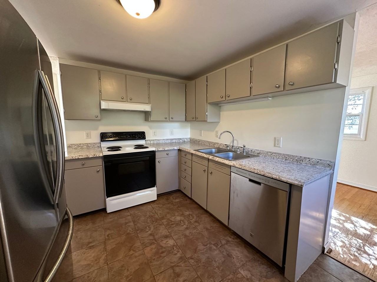 1105 River Court - Photo 3 of 20