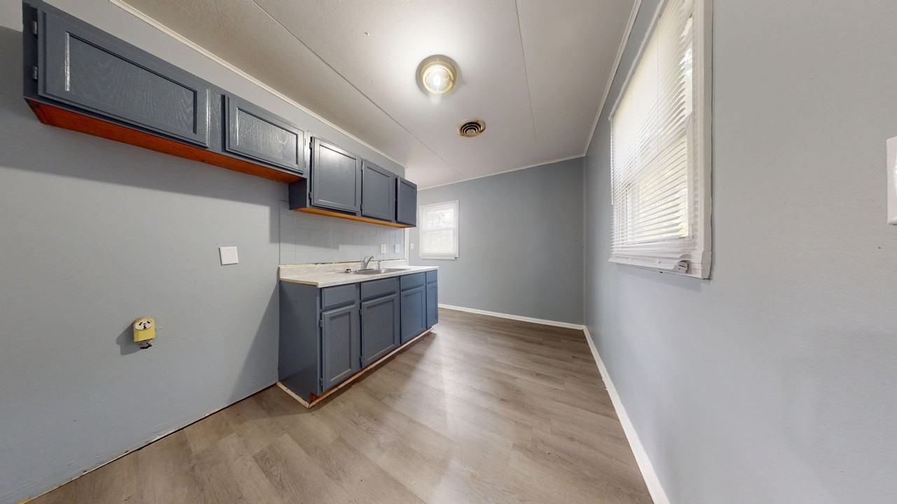 393 Spayer Ln - Photo 3 of 8